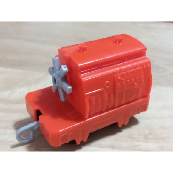 TOMY Trackmaster Thomas & Friends Train car GDV 33 Red  Turning Wheel - Picture 6 of 14